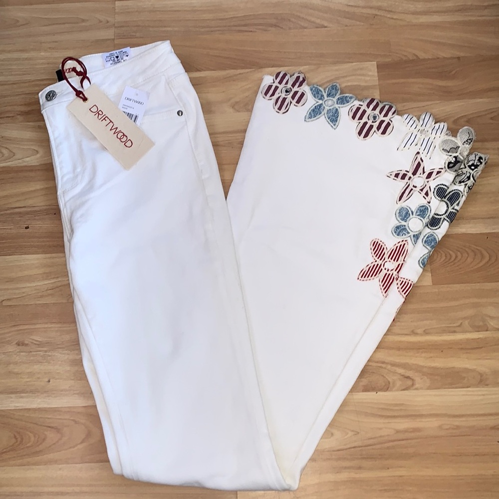 Driftwood | Farrah Embroidered flower power flare bottom size 26